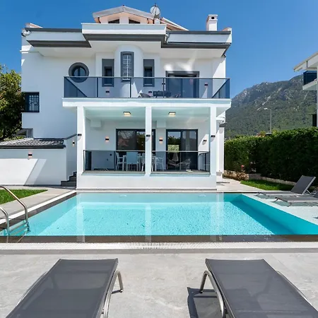Luxury In The Center Of Hisaronu 别墅 *