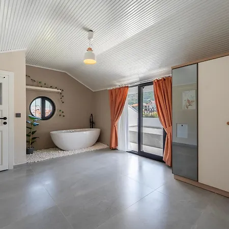 别墅 Luxury In The Center Of Hisaronu *